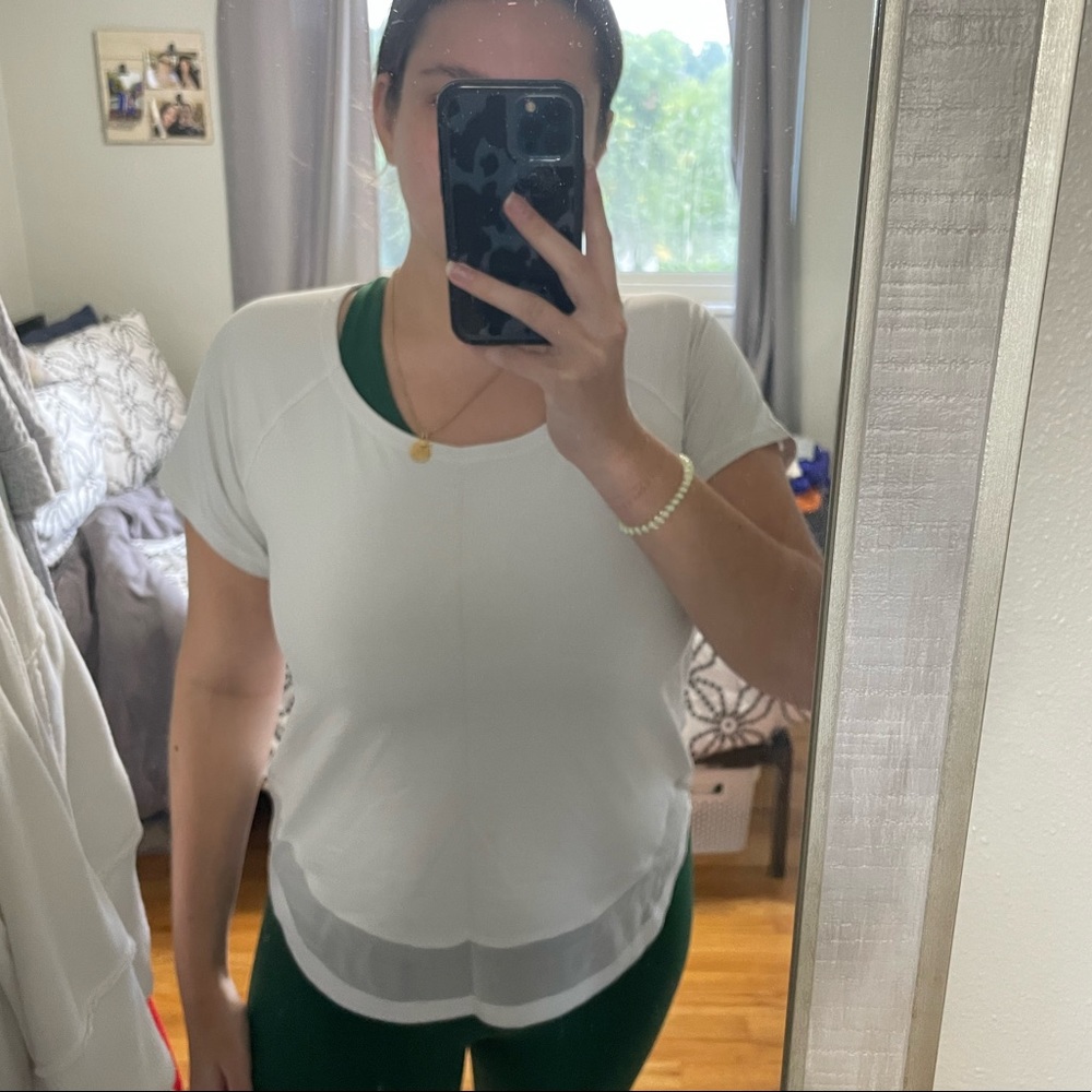 LULULEMON TEE
